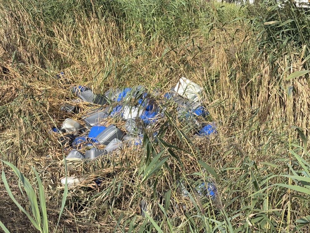 Vaten chemisch afval gevonden aan de Sara Beytsweg